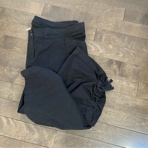 Pennington Size 26 Black Capris Drawstring Detailing Inseam 23